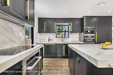 Foto del edificio - 217 Avila Rd