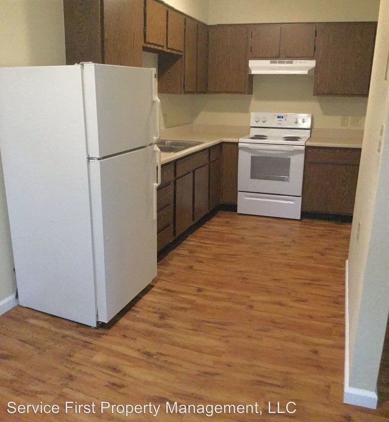 Primary Photo - 107 N East St