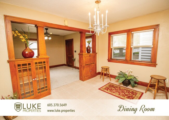 Building Photo - Rental home with historic charm!