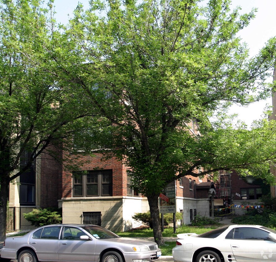 Building Photo - 620-622 W Aldine Ave