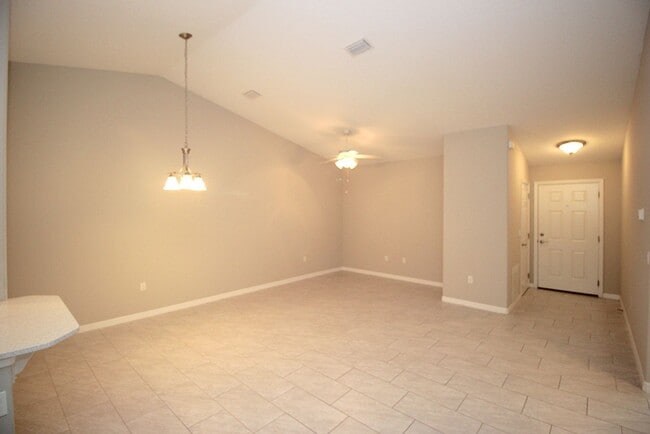 Building Photo - Roomy 3 Bed 2 Bath 1 Car Grg Home for rent...