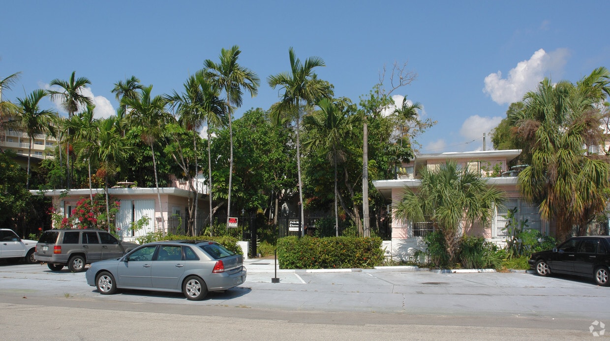 Building Photo - Florida Shores Apartments