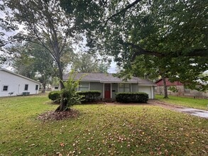 Building Photo - 331 Oak Dr