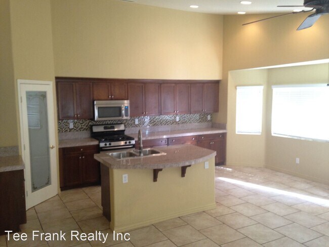 Building Photo - 5 br, 3.5 bath House - 14231 Caroline St