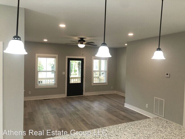 Foto del edificio - 236 S Rocksprings St