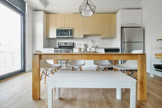 Building Photo - Le Art