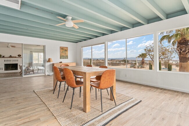 Foto del edificio - 6692 Valley View Dr