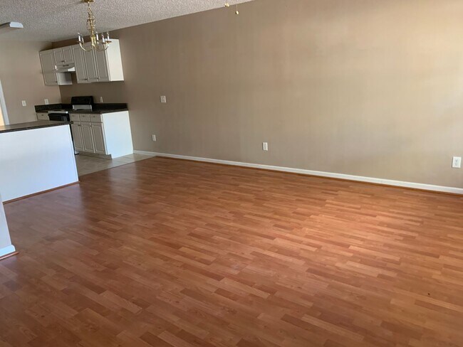 Building Photo - Duplex for Rent