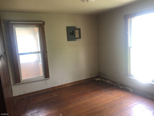 Building Photo - 2 br, 1 bath House - 312 East Oil Street