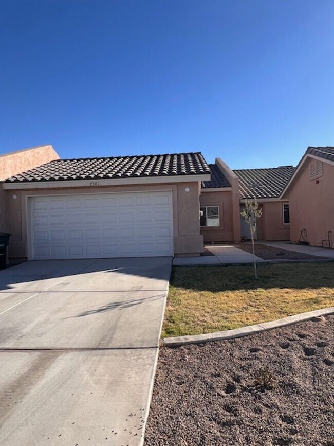 Foto del edificio - MOVE-IN READY DESERT SKY TOWNHOME