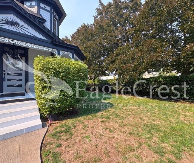 Foto del edificio - Beautifully Updated Historic Home with 4 Bedrooms ~ 3 Bathrooms & Finished Basement