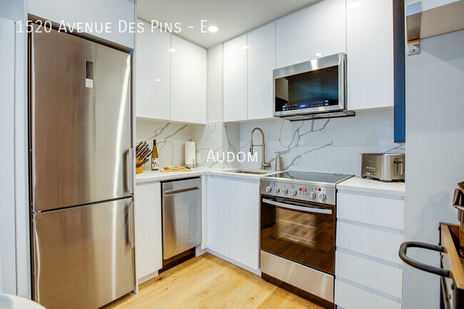 Photo du bâtiment - 1520 Av. des Pins