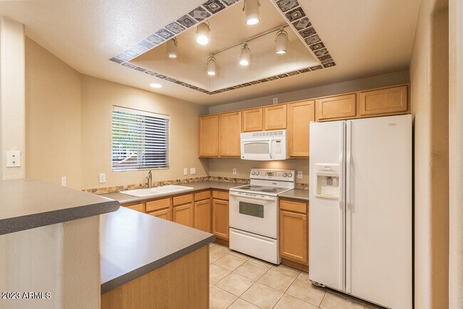 Building Photo - 11680 E Sahuaro Dr