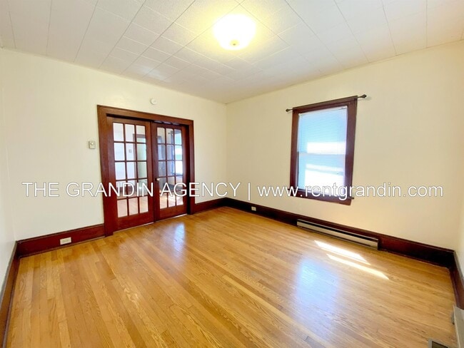 Building Photo - 1129 Stewart Ave SE