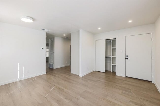 Building Photo - 902 Jessie St