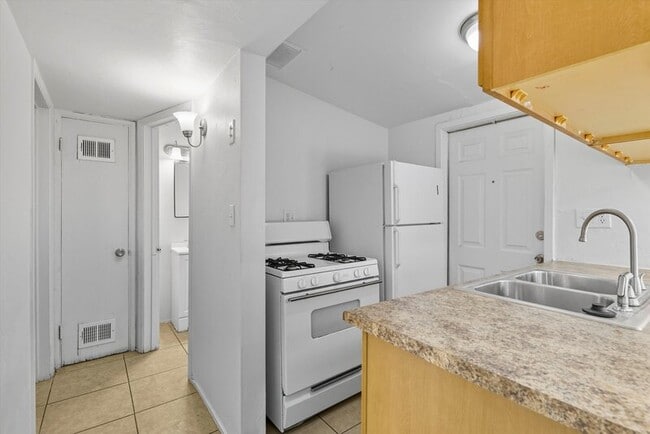 Foto del edificio - 1638 N Beverly Ave