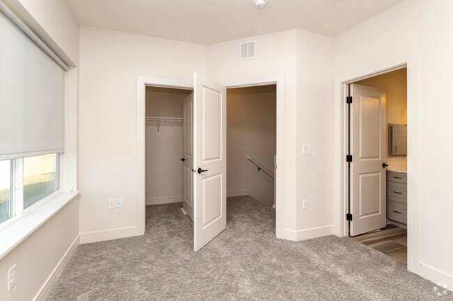 2BR, 2.5BA - Thrive - EVO Townhomes & Apartments