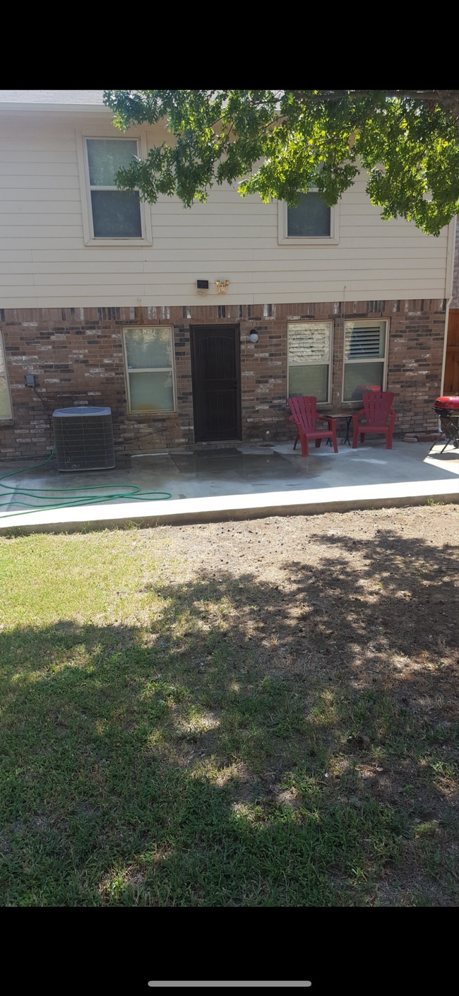 Foto del edificio - 8239 Merriweather Dr