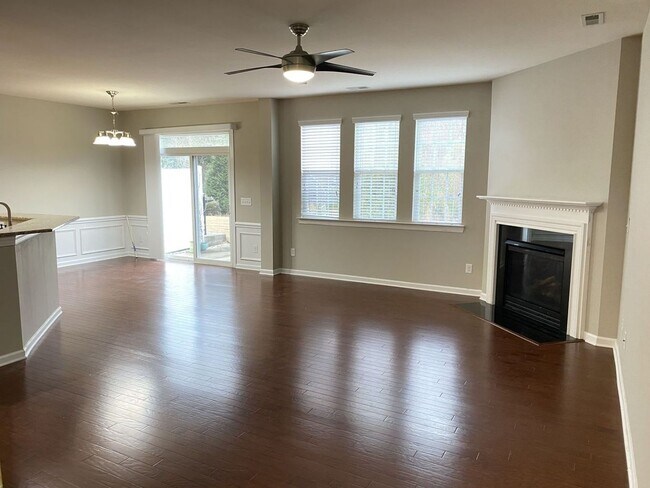 Foto del edificio - Great 2 Story 3 Bedroom Townhome in Stone ...