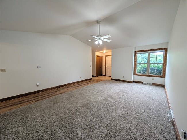 Building Photo - 4851 Ridge Pkwy