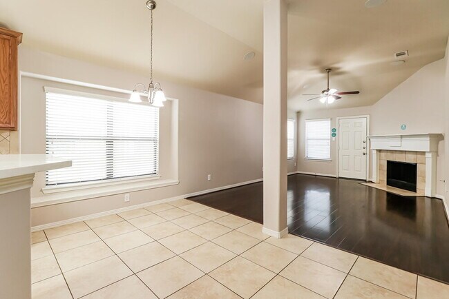 Foto del edificio - 969 Oak Lynn Dr