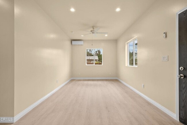 Building Photo - 148 S Parish Pl