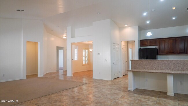 Foto del edificio - 25564 W Magnolia St