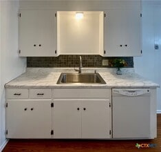 Building Photo - 505 Buttercup Ln