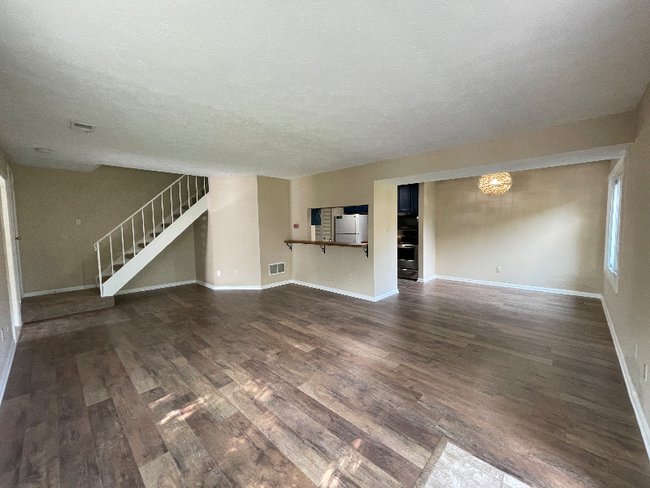 Building Photo - 942 E Waterloo Dr