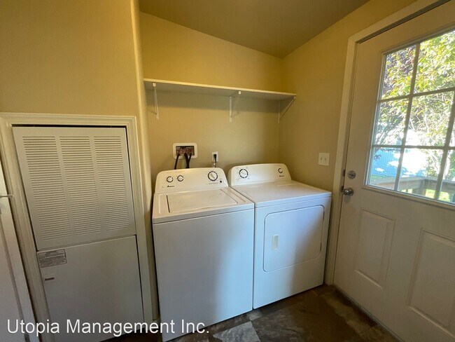 Foto del edificio - 3 br, 2 bath House - 8477 Selder Rd.