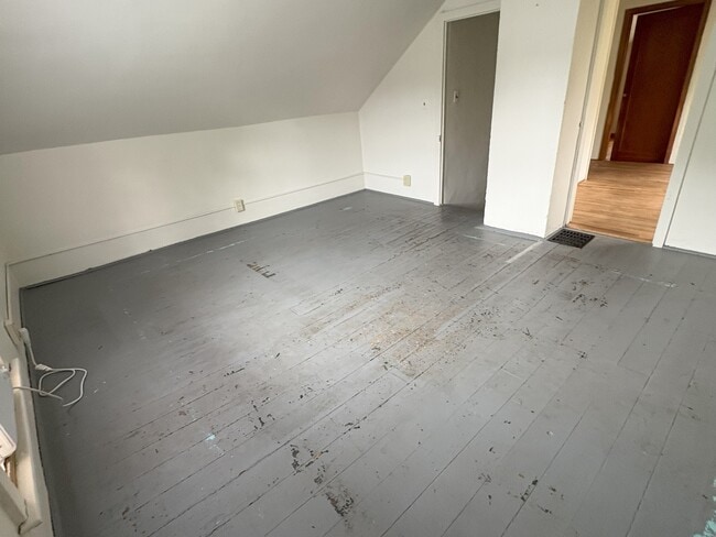 Building Photo - 1116 E Davenport St