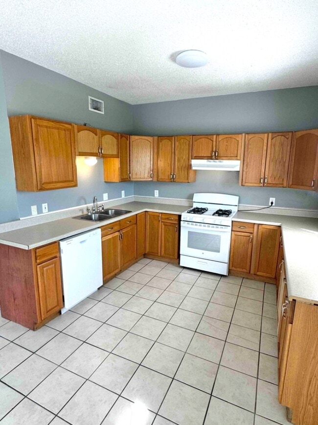 Foto del edificio - 446 W Parish Rd