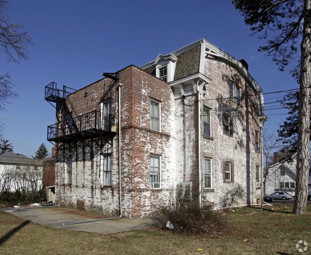Building Photo - 2 Baldwin St
