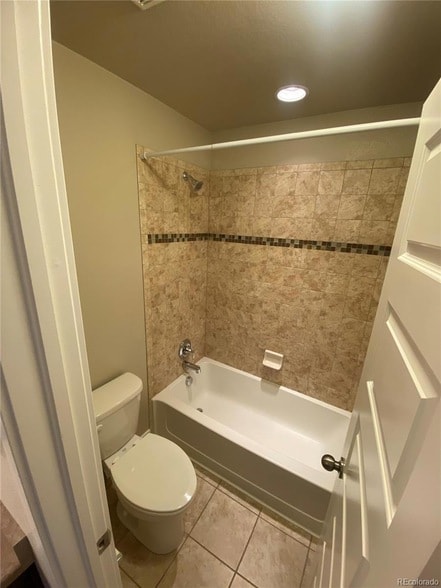 Building Photo - 2483 Dorset Dr