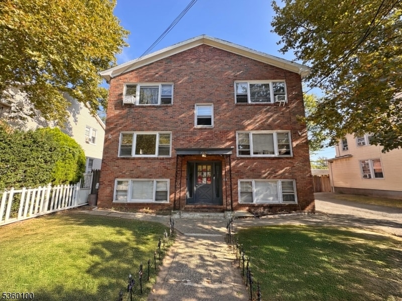 Foto principal - 2063 Elizabeth Ave