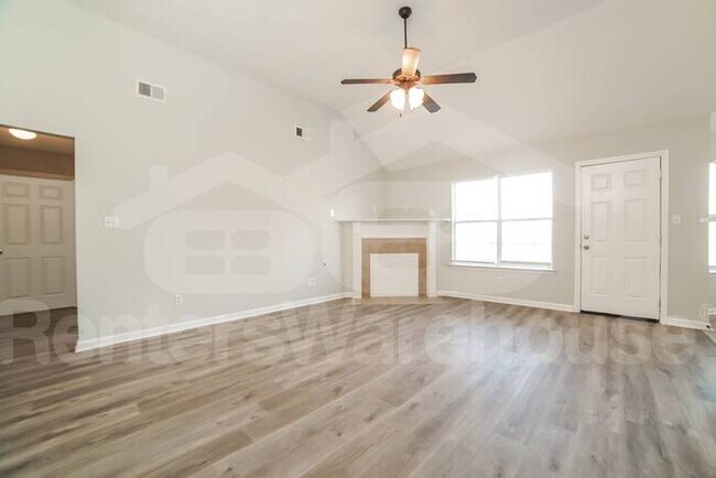 Building Photo - Newly Renovated Walls MS Home