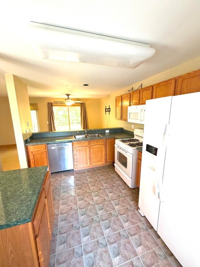 Building Photo - 2314 Woodside Dr