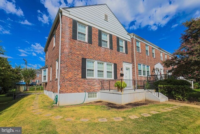 Building Photo - 1809 Deveron Rd