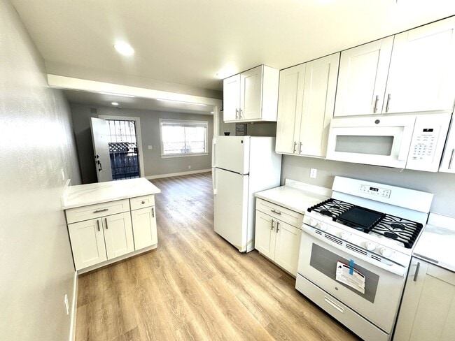 Building Photo - 3808