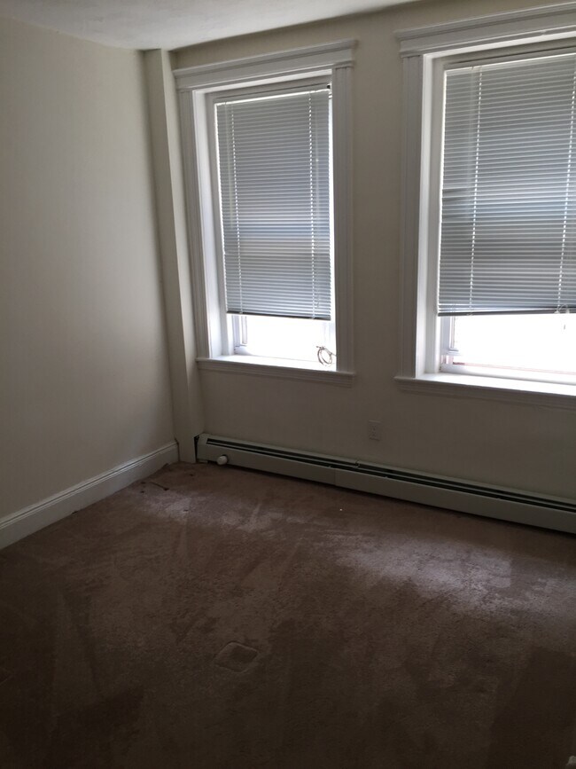 Foto del edificio - 74 Brainerd Rd