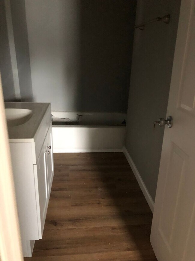 Building Photo - Stylish Newly Renovated 3-Bed, 2-Bath Retreat