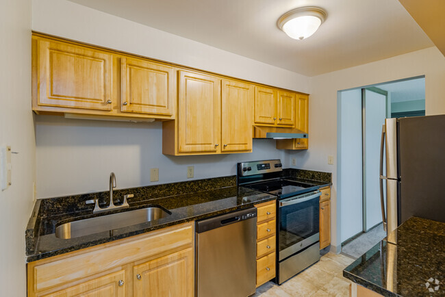 2HAB,1BA - 975 ft² - St. Clair Woods Apartments