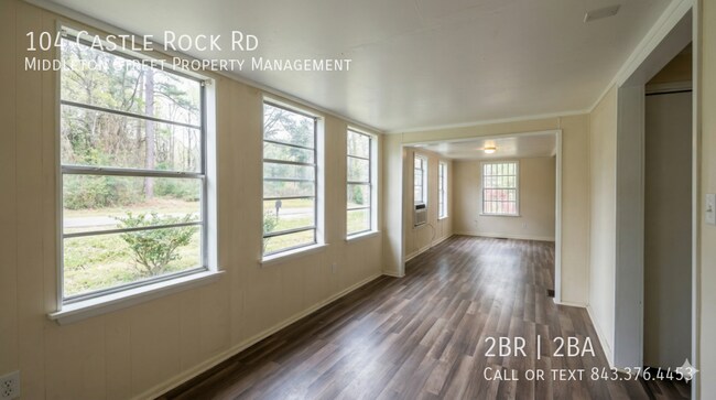 Foto del edificio - 104 Castle Rock Rd