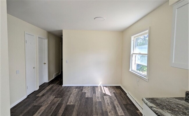 Building Photo - 1692 Roberts St