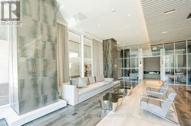 Photo du bâtiment - 2481 Taunton Rd