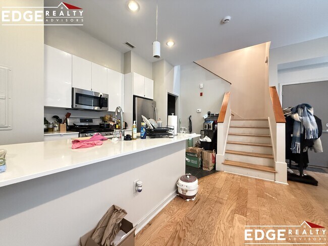 Foto del edificio - 53 Glenville Ave