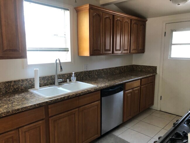 Foto del edificio - 711 N Griffith Park Dr