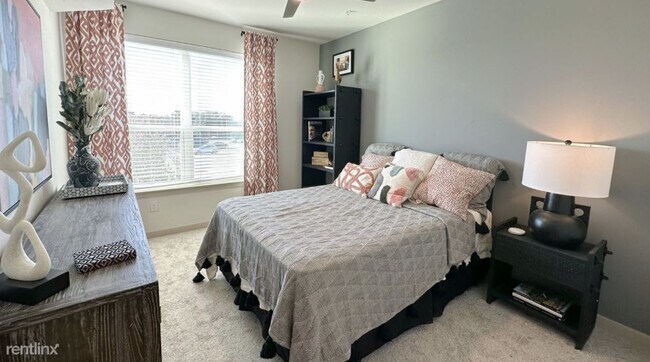 Foto del edificio - 1 br, 1 bath Condo - 174 Bass Pro Dr.