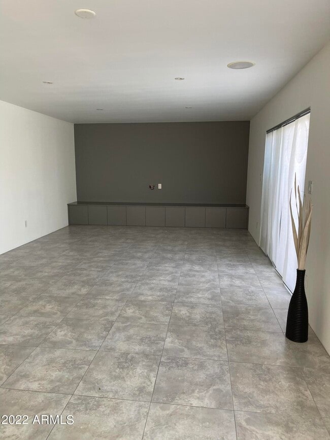 Building Photo - 5518 S Rocky Point Rd