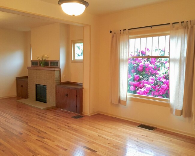 Building Photo - Vintage 2 Bedroom House in Downtown Eugene